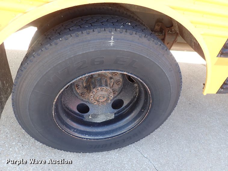 image for item DE5456 1999 Freightliner FS65 Thomas school bus