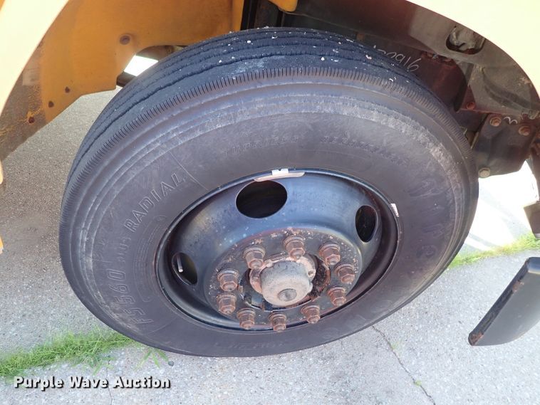 image for item DE5456 1999 Freightliner FS65 Thomas school bus