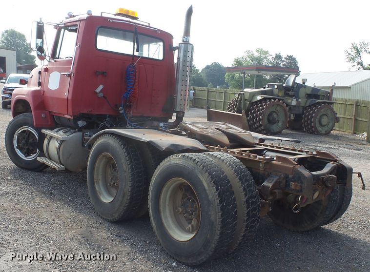 image for item DE7832 1989 Ford L9000 semi truck