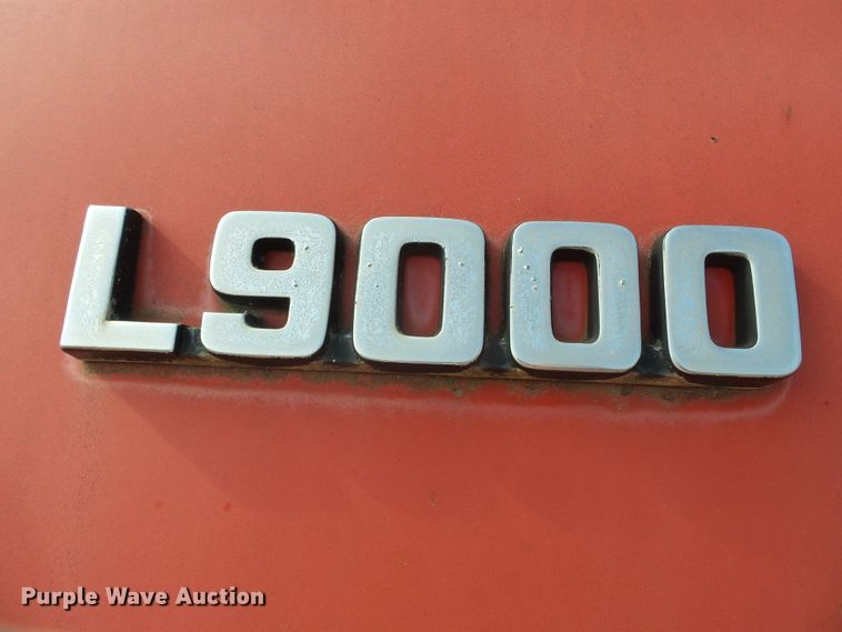 image for item DE7832 1989 Ford L9000 semi truck