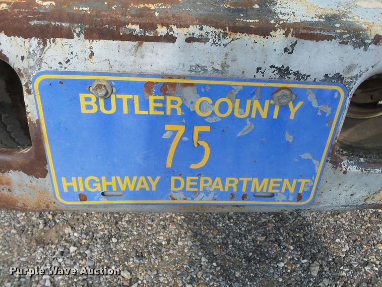 image for item DE7832 1989 Ford L9000 semi truck