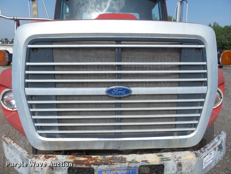 image for item DE7832 1989 Ford L9000 semi truck