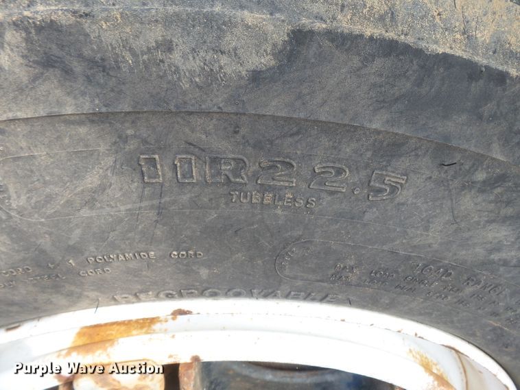 image for item DE7832 1989 Ford L9000 semi truck