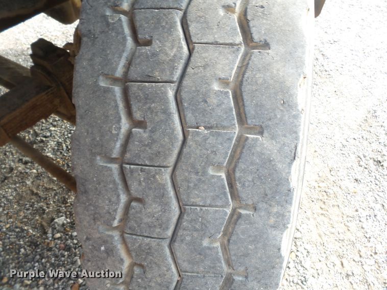 image for item DE7832 1989 Ford L9000 semi truck