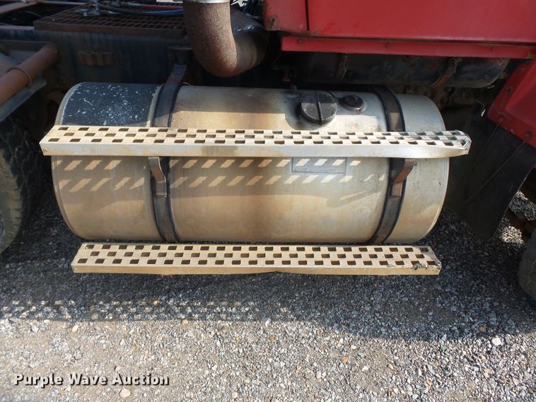 image for item DE7832 1989 Ford L9000 semi truck