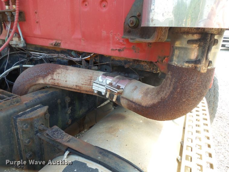 image for item DE7832 1989 Ford L9000 semi truck