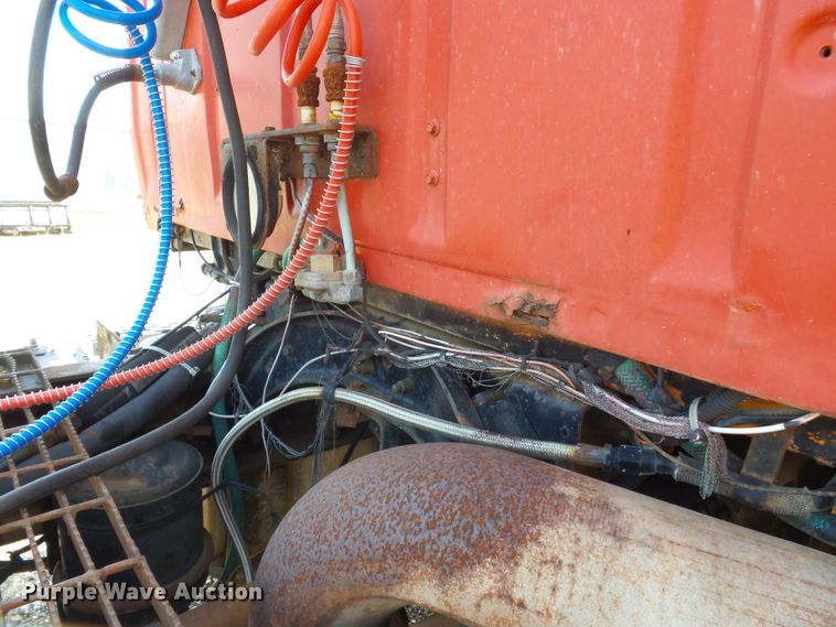 image for item DE7832 1989 Ford L9000 semi truck