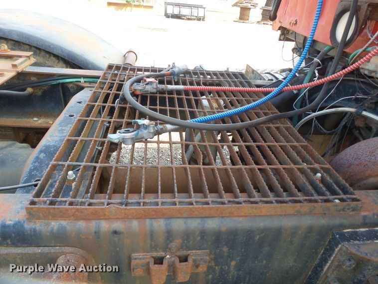 image for item DE7832 1989 Ford L9000 semi truck