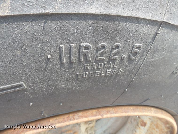 image for item DE7832 1989 Ford L9000 semi truck