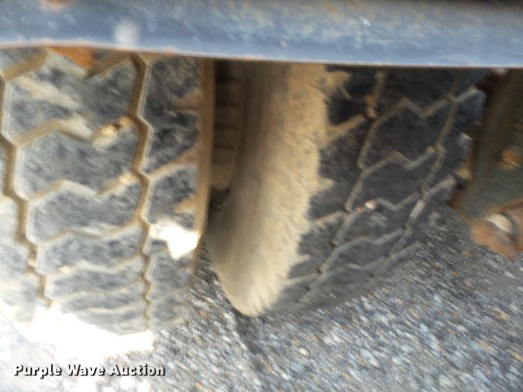 image for item DE7832 1989 Ford L9000 semi truck