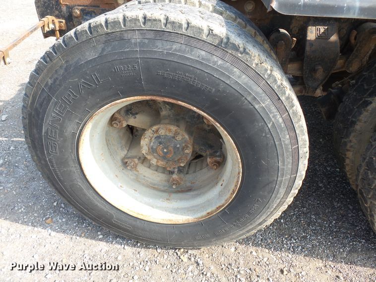 image for item DE7832 1989 Ford L9000 semi truck