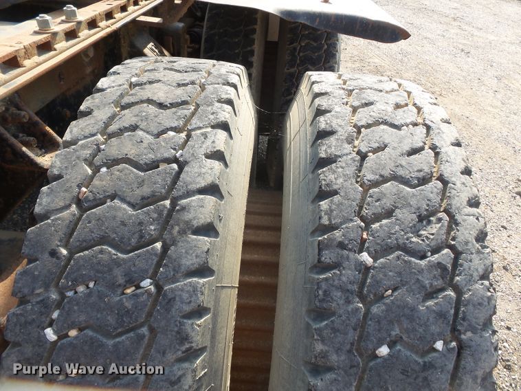 image for item DE7832 1989 Ford L9000 semi truck