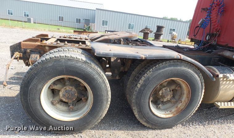 image for item DE7832 1989 Ford L9000 semi truck