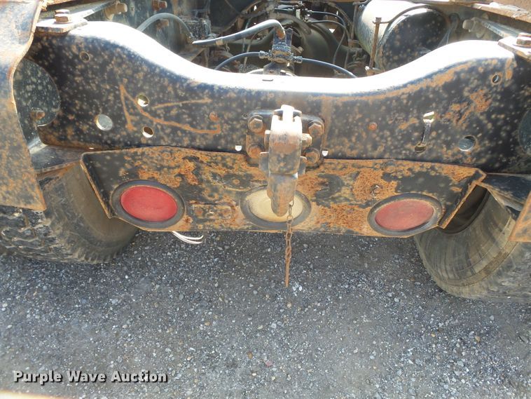 image for item DE7832 1989 Ford L9000 semi truck