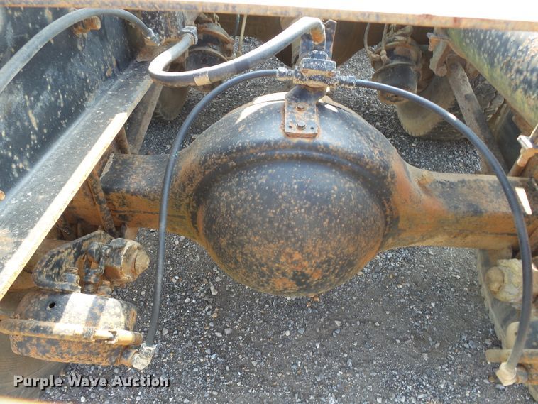 image for item DE7832 1989 Ford L9000 semi truck