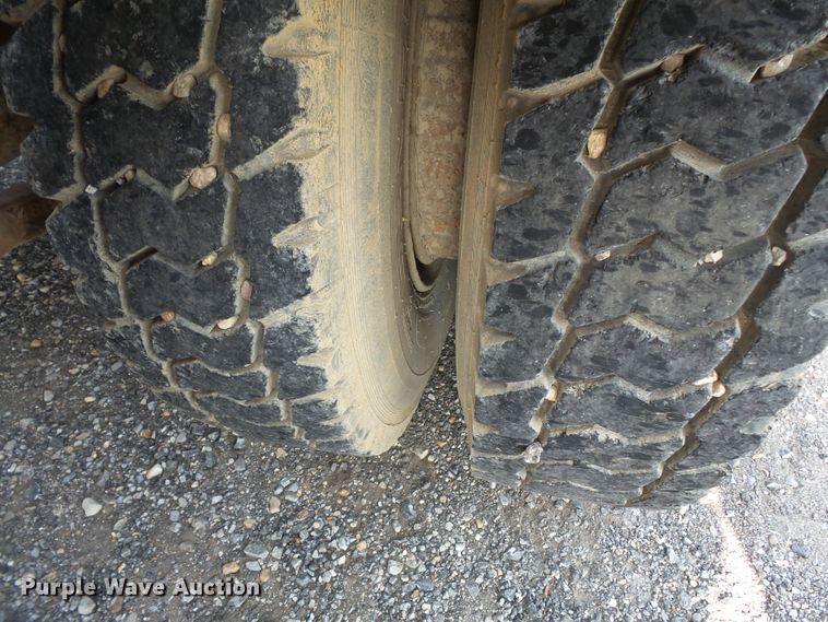 image for item DE7832 1989 Ford L9000 semi truck