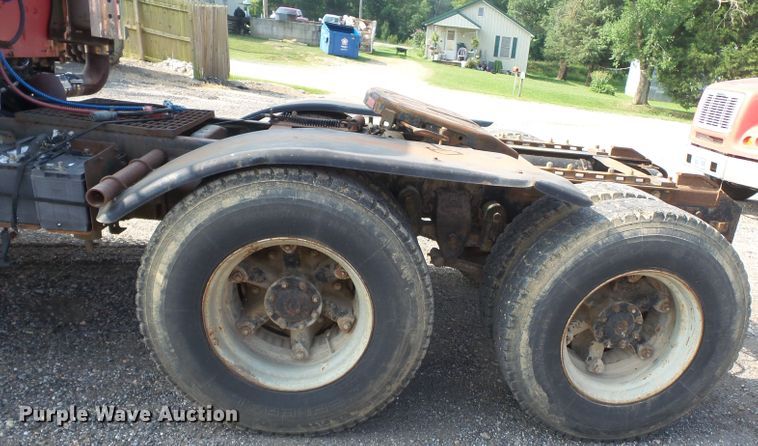 image for item DE7832 1989 Ford L9000 semi truck