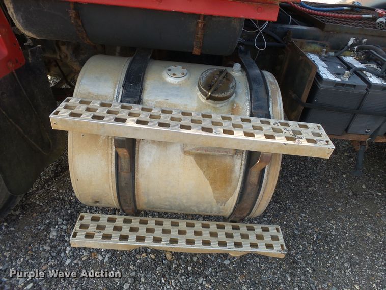 image for item DE7832 1989 Ford L9000 semi truck