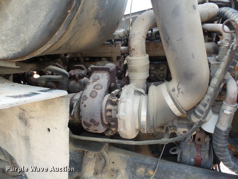 image for item DE7832 1989 Ford L9000 semi truck