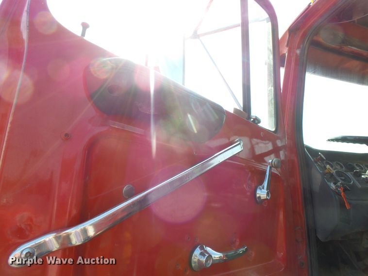 image for item DE7832 1989 Ford L9000 semi truck