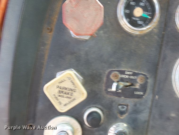 image for item DE7832 1989 Ford L9000 semi truck