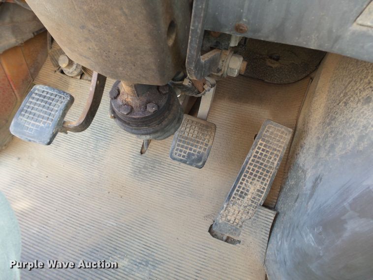 image for item DE7832 1989 Ford L9000 semi truck