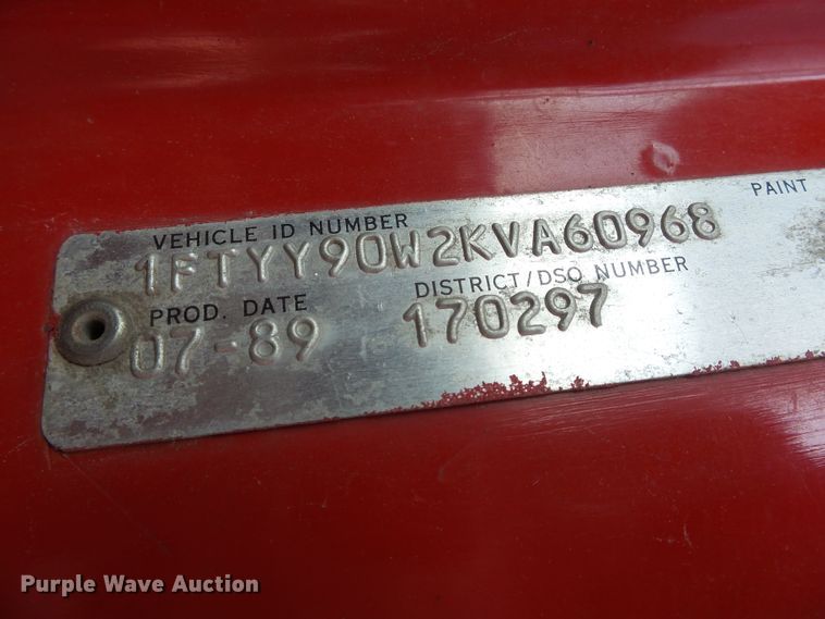 image for item DE7832 1989 Ford L9000 semi truck