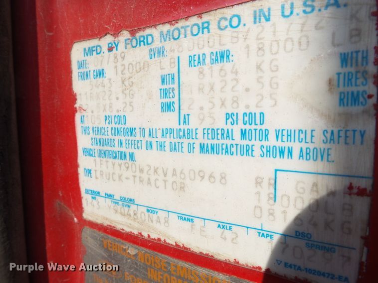 image for item DE7832 1989 Ford L9000 semi truck