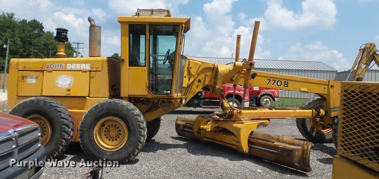 image for item DE7841 1987 John Deere 770B motor grader