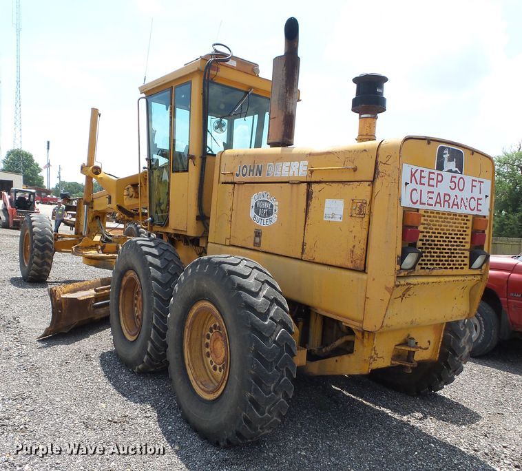 image for item DE7841 1987 John Deere 770B motor grader