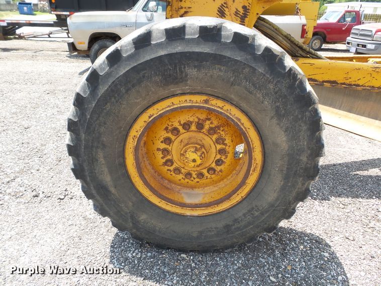 image for item DE7841 1987 John Deere 770B motor grader