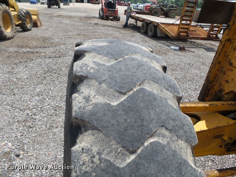 image for item DE7841 1987 John Deere 770B motor grader