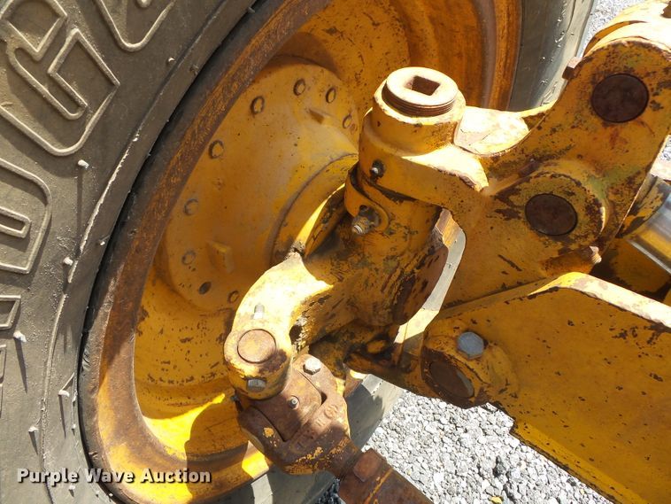 image for item DE7841 1987 John Deere 770B motor grader