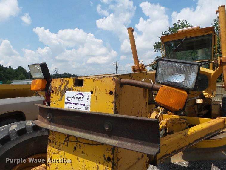 image for item DE7841 1987 John Deere 770B motor grader