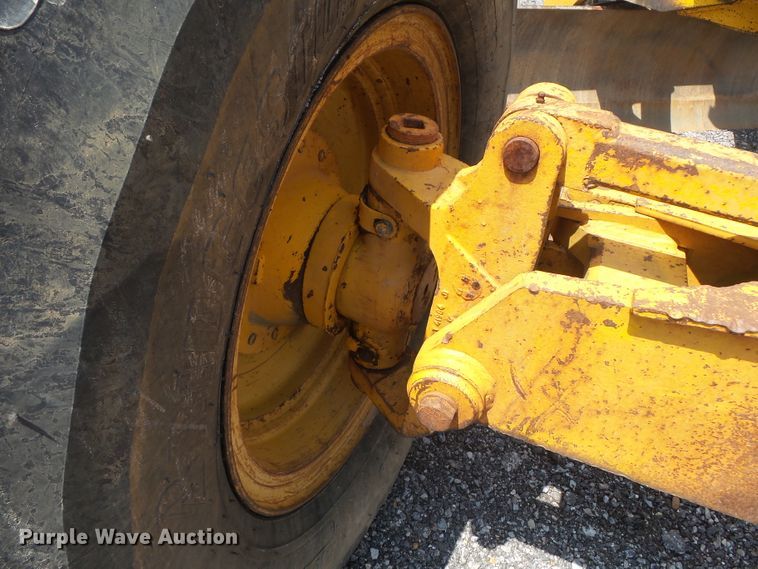 image for item DE7841 1987 John Deere 770B motor grader