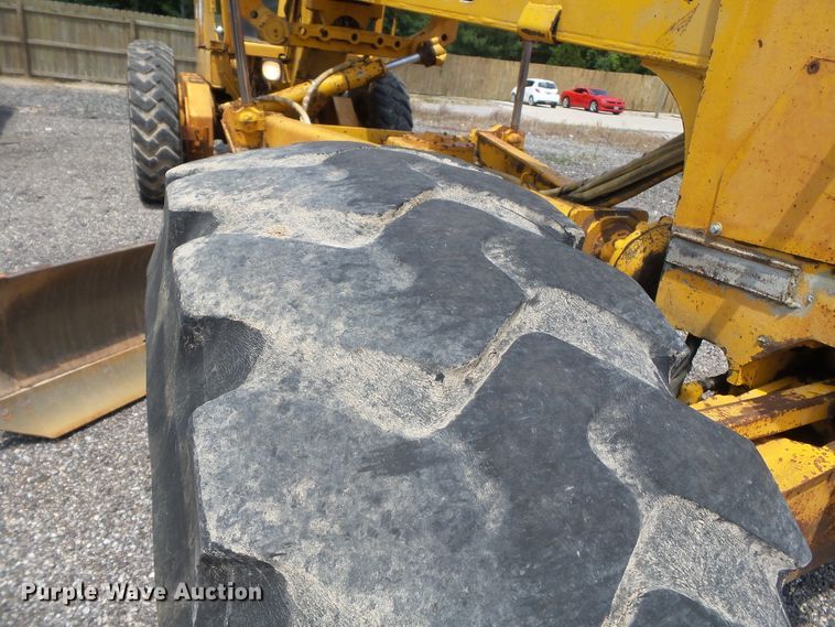 image for item DE7841 1987 John Deere 770B motor grader