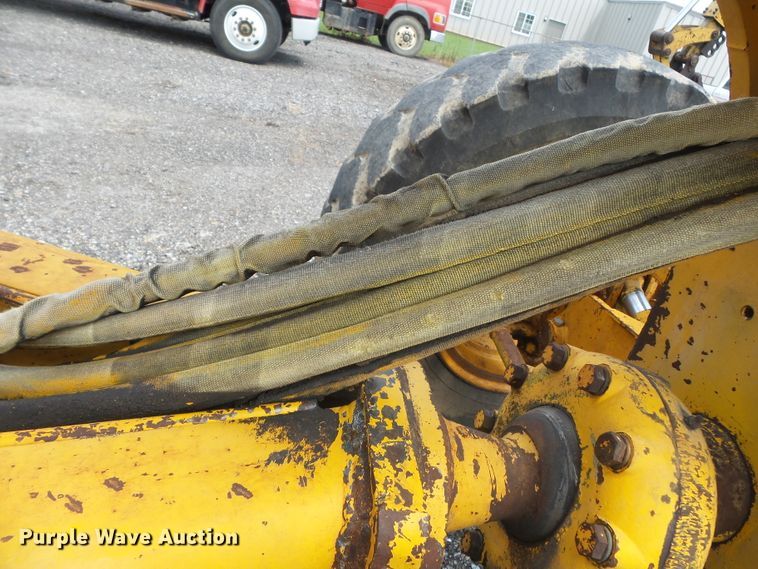 image for item DE7841 1987 John Deere 770B motor grader