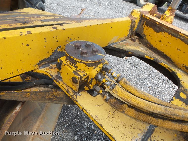 image for item DE7841 1987 John Deere 770B motor grader