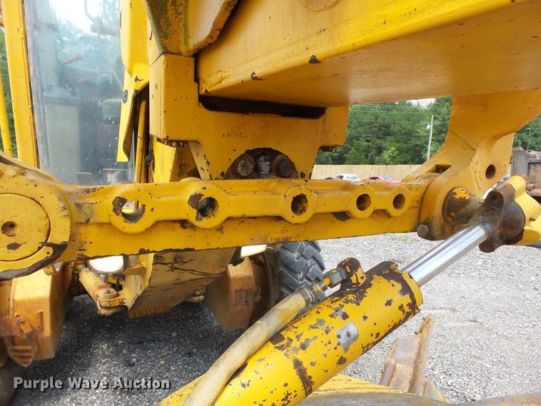 image for item DE7841 1987 John Deere 770B motor grader