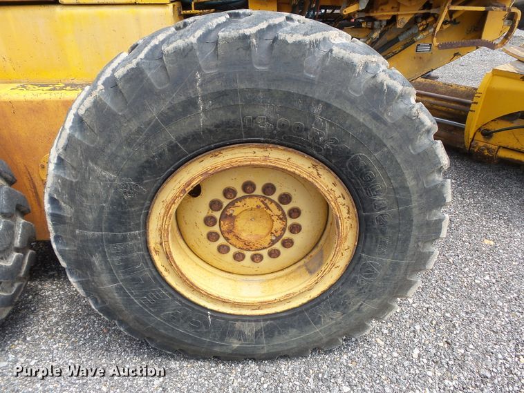 image for item DE7841 1987 John Deere 770B motor grader