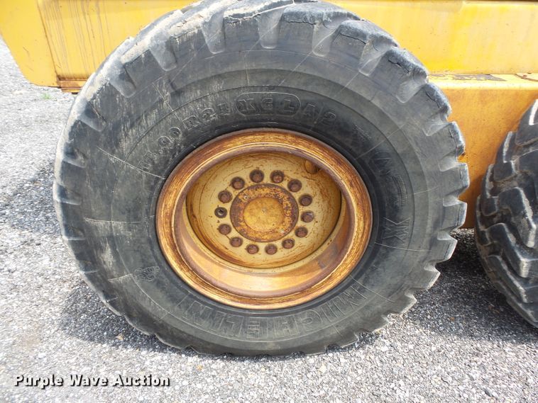 image for item DE7841 1987 John Deere 770B motor grader