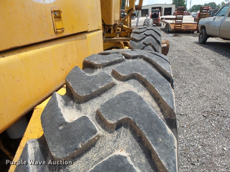 image for item DE7841 1987 John Deere 770B motor grader