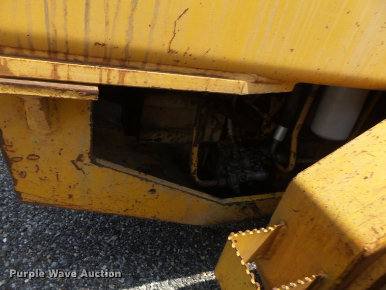 image for item DE7841 1987 John Deere 770B motor grader