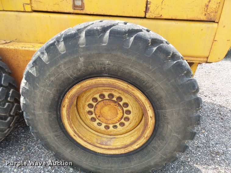 image for item DE7841 1987 John Deere 770B motor grader