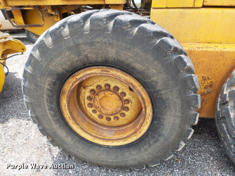 image for item DE7841 1987 John Deere 770B motor grader