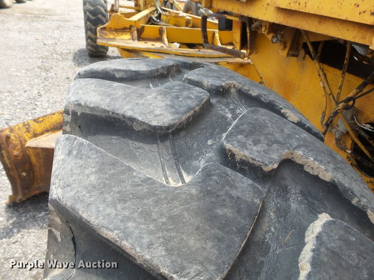 image for item DE7841 1987 John Deere 770B motor grader