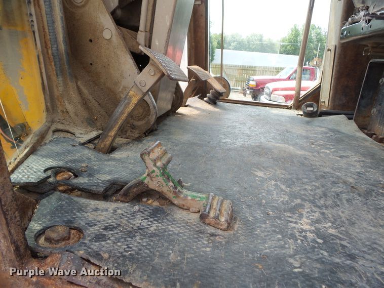 image for item DE7841 1987 John Deere 770B motor grader