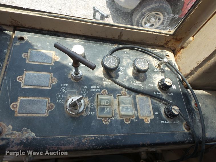 image for item DE7841 1987 John Deere 770B motor grader