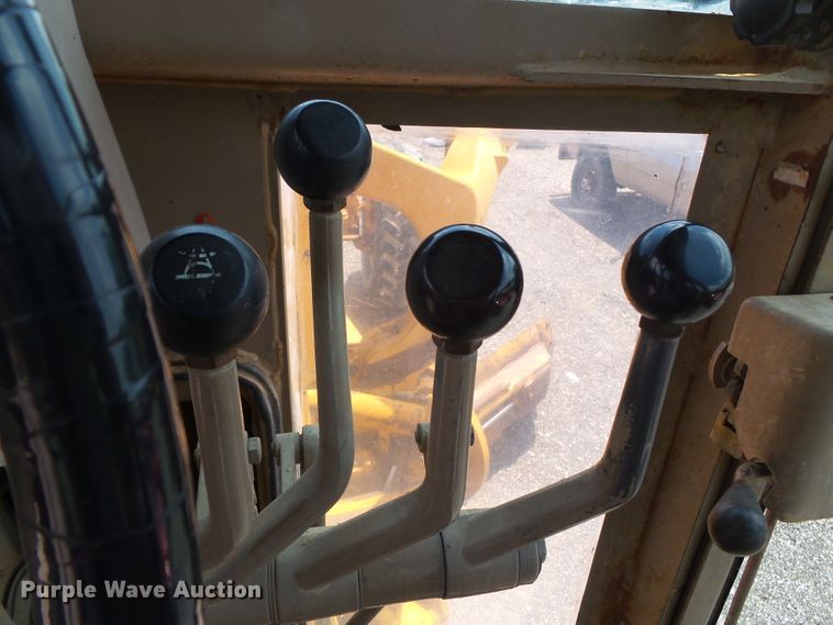 image for item DE7841 1987 John Deere 770B motor grader