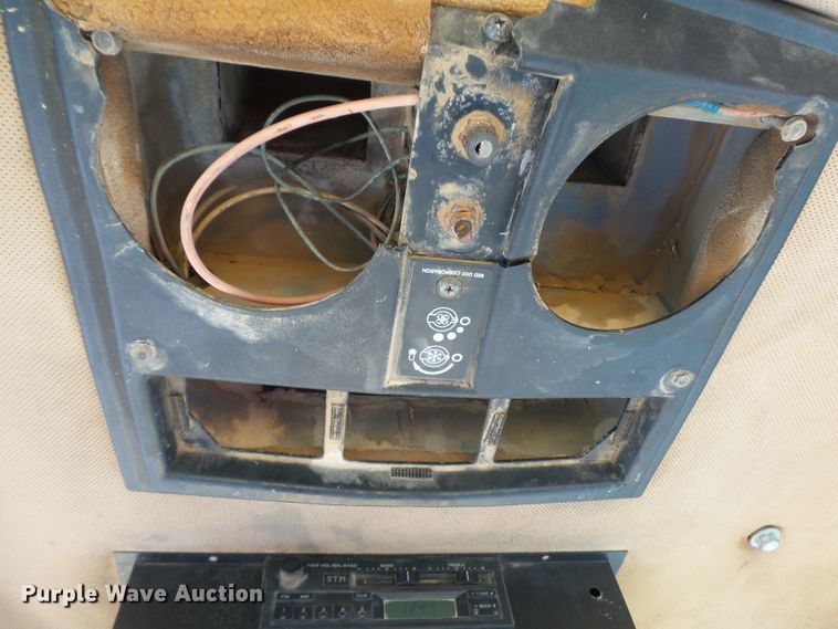 image for item DE7841 1987 John Deere 770B motor grader